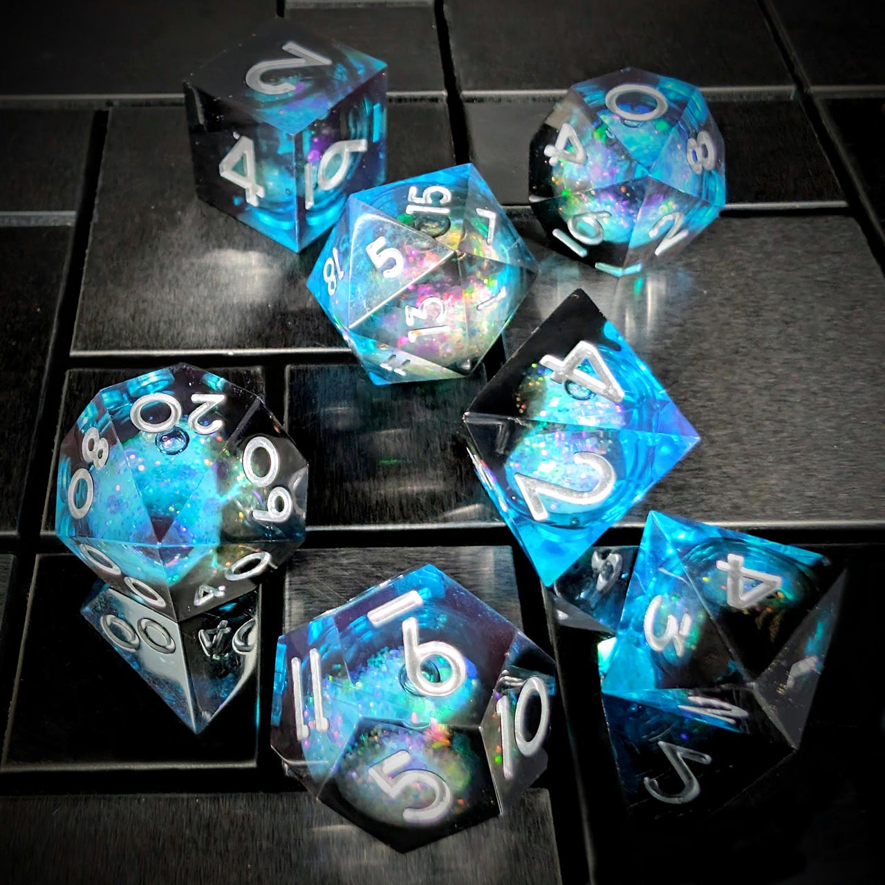 7pcs Dice Sharp Filled Liquid White Font Black Blue