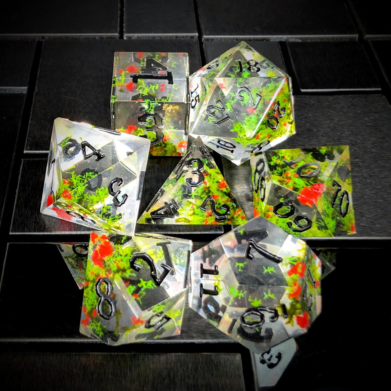 7pcs Dice Sharp Filled Black Font Flowers Red Green Clear