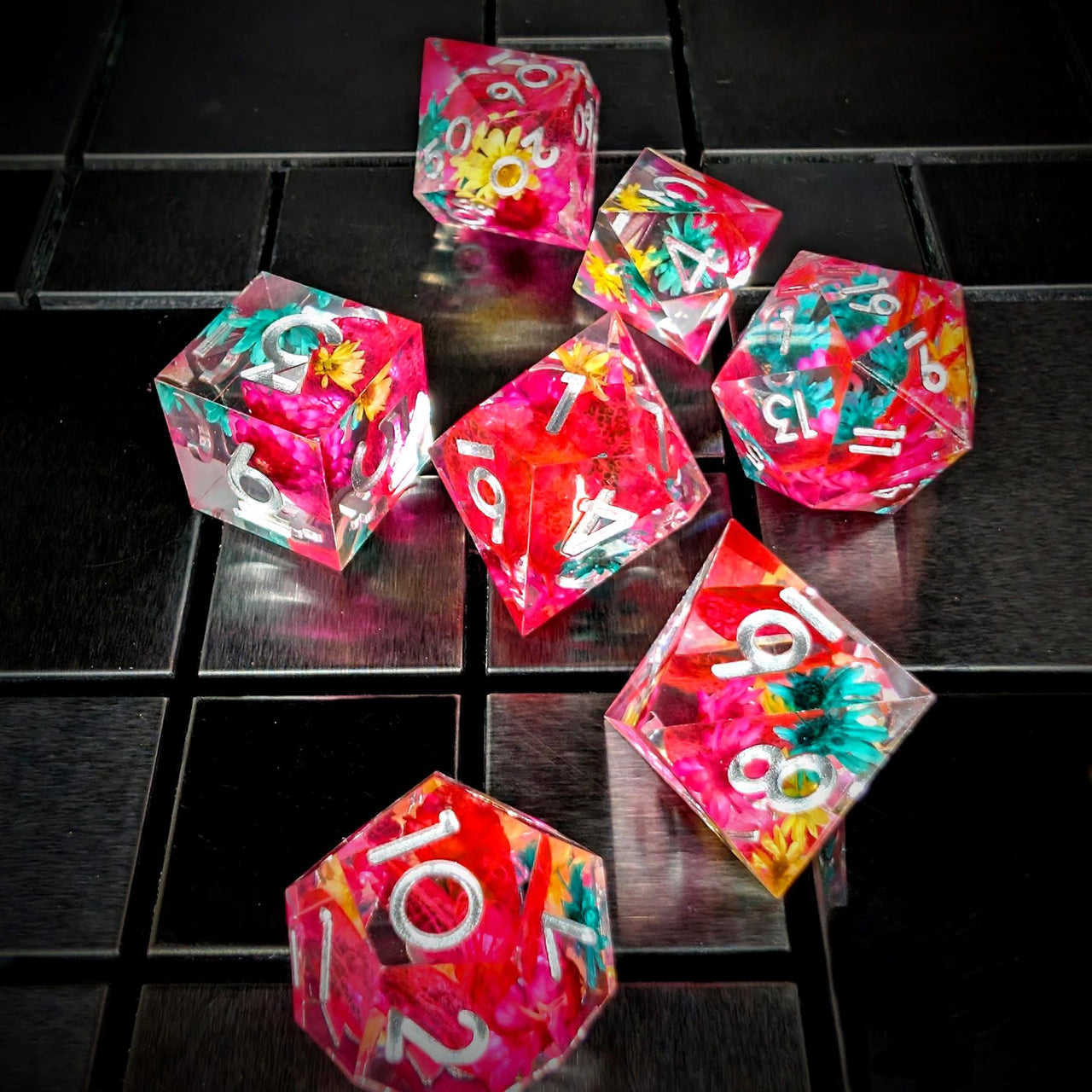 7pcs Dice Sharp Filled Flower Silver Font Clear Pink